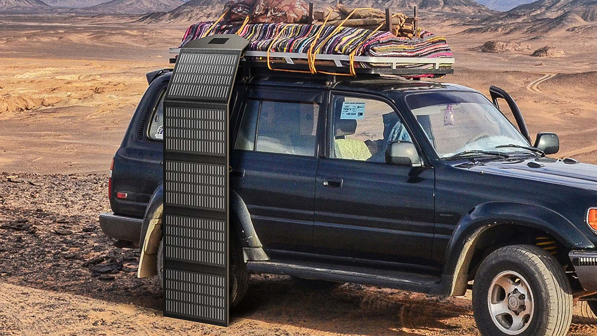 Panel słoneczny turystyczny Orico na samochodzie terenowym